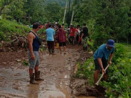 Hujan Lebat yang Mengguyur Desa Sepang Akibatkan Longsor di Beberapa Titik